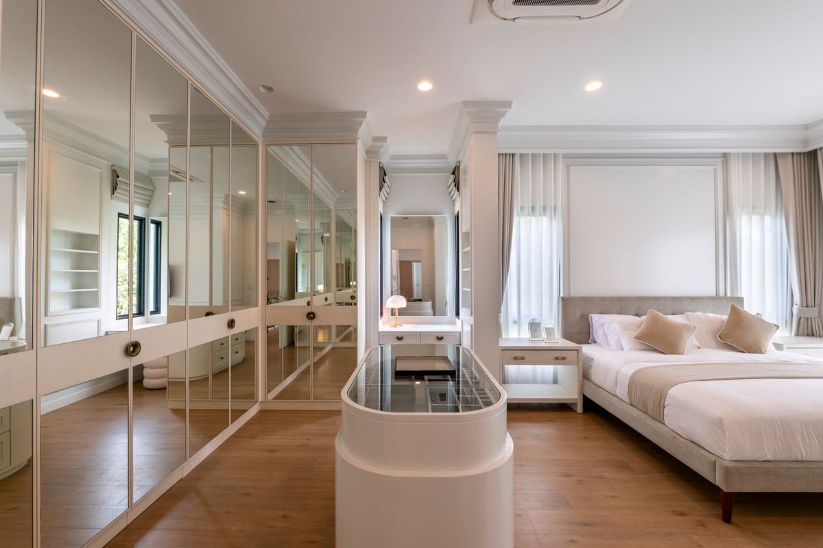 For RentHousePattanakan, Srinakarin : Narinsiri Krungthep Kreetha Private Luxury Detached House, Ready to Move In Please call: 062-496-6454