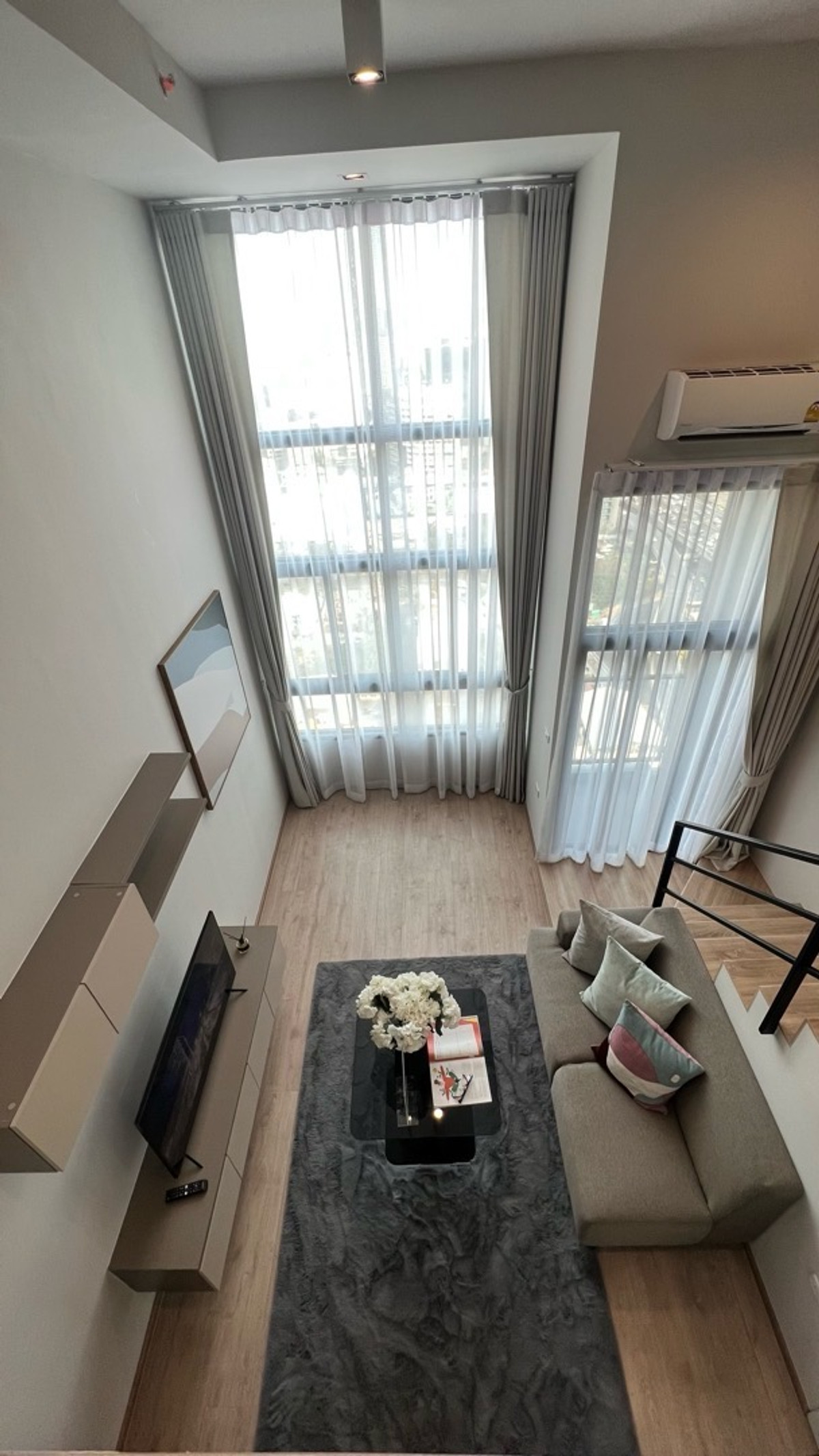 ขายคอนโดพระราม 9 เพชรบุรีตัดใหม่ RCA : 5.79 ลบ. เพดานสูง 4.3 ม. เฟอร์ครบ + ม่านวอล + คชฟฟ **ผ่อนแบงค์ถูกกว่าปล่อยเช่า Yeild 5.8 % ฟรีคชจ.วันโอน (0893924694 : แอมฝ่ายขาย)