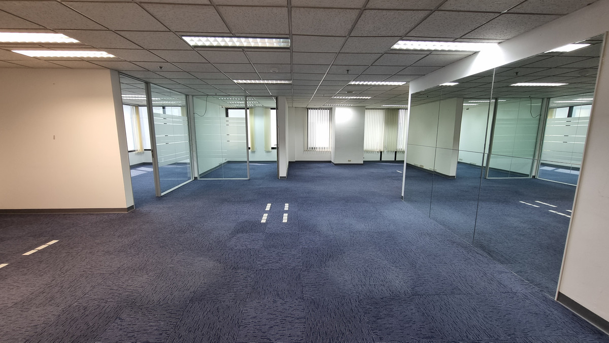 For RentOfficeNana, North Nana,Sukhumvit13, Soi Nana : Office for Rent – Nana, near BTS | 248 sq.m. | Fully Fitted & Ready to Use