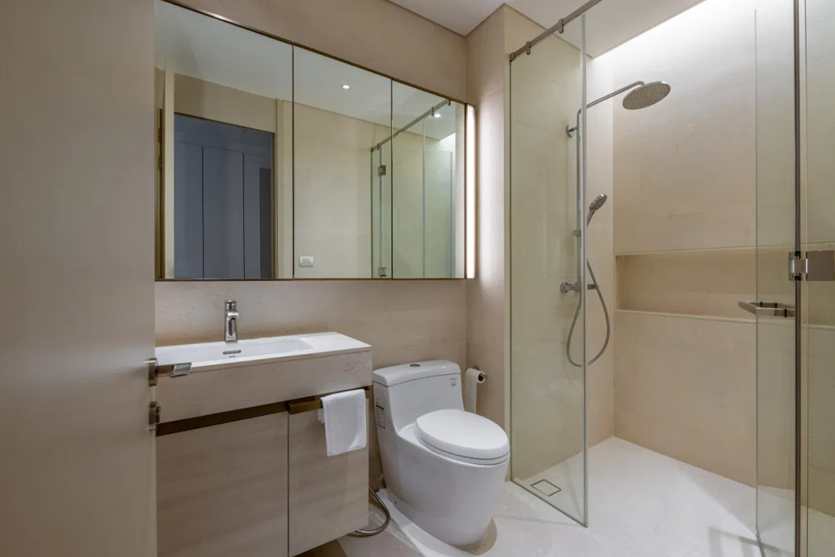 For RentCondoWitthayu, Chidlom, Langsuan, Ploenchit : Baan Sindhorn 120 sq.m. Please add LINE ID @806qphgn o8415o5483