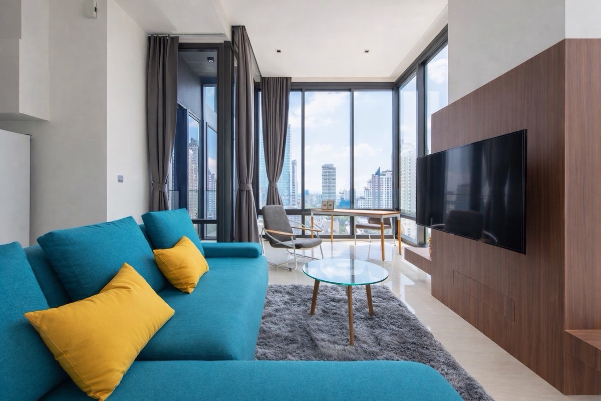 For SaleCondoSilom, Saladaeng, Bangrak : bathtub)• Built-in dressing room • Extra-high ceiling: 3.6 meters (floor-to-ceiling) • Facing