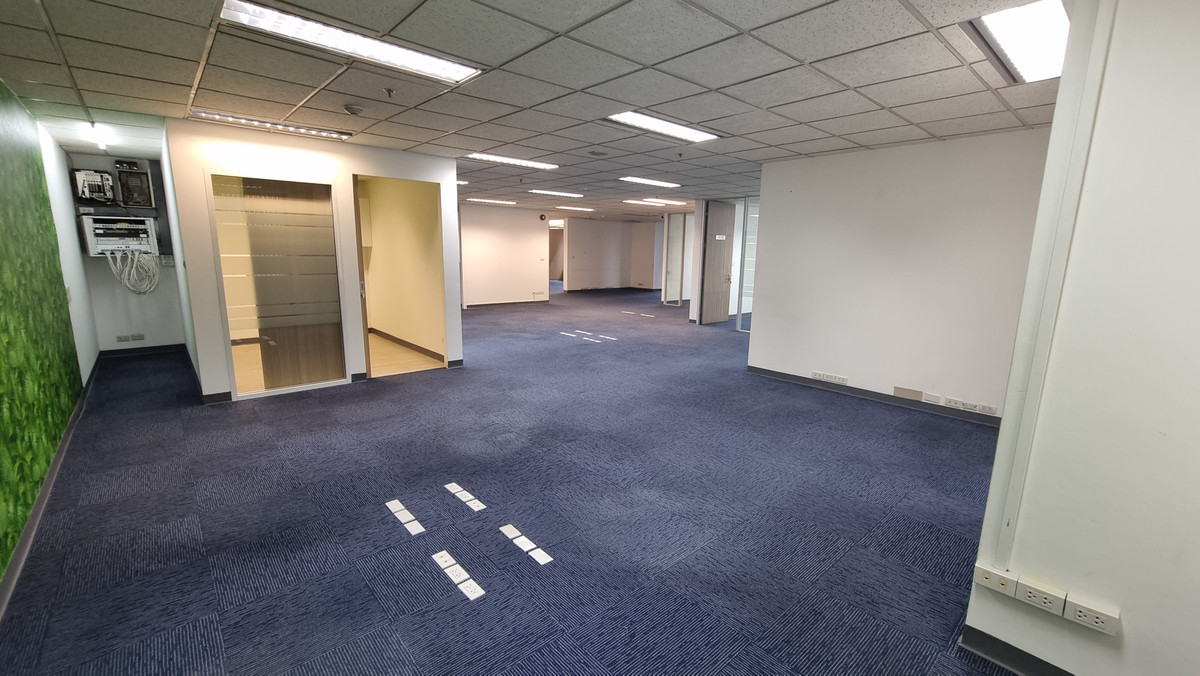 ให้เช่าสำนักงานนานา : ให้เช่าออฟฟิศ – นานา ใกล้รถไฟฟ้า 248 ตรม. ตกแต่งกั้นห้อง พร้อมใช้