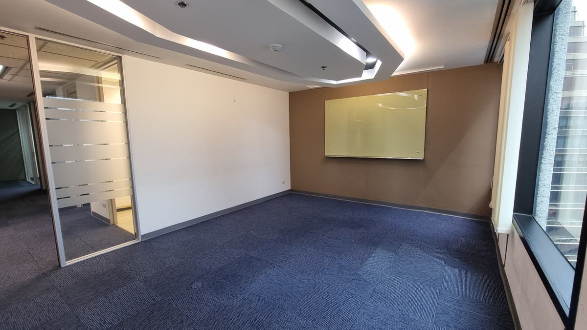 ให้เช่าสำนักงานนานา : ให้เช่าออฟฟิศ – นานา ใกล้รถไฟฟ้า 248 ตรม. ตกแต่งกั้นห้อง พร้อมใช้