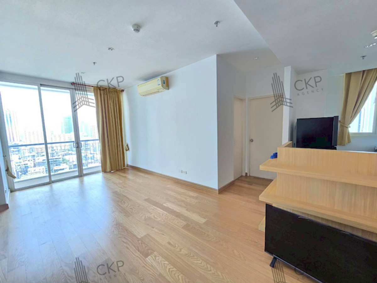 For RentCondoRatchathewi,Phayathai : Condo for rent, Villa Ratchathewi, Phaya Thai Road, near BTS Ratchathewi and several shopping malls. Corner unit, ready to move in.