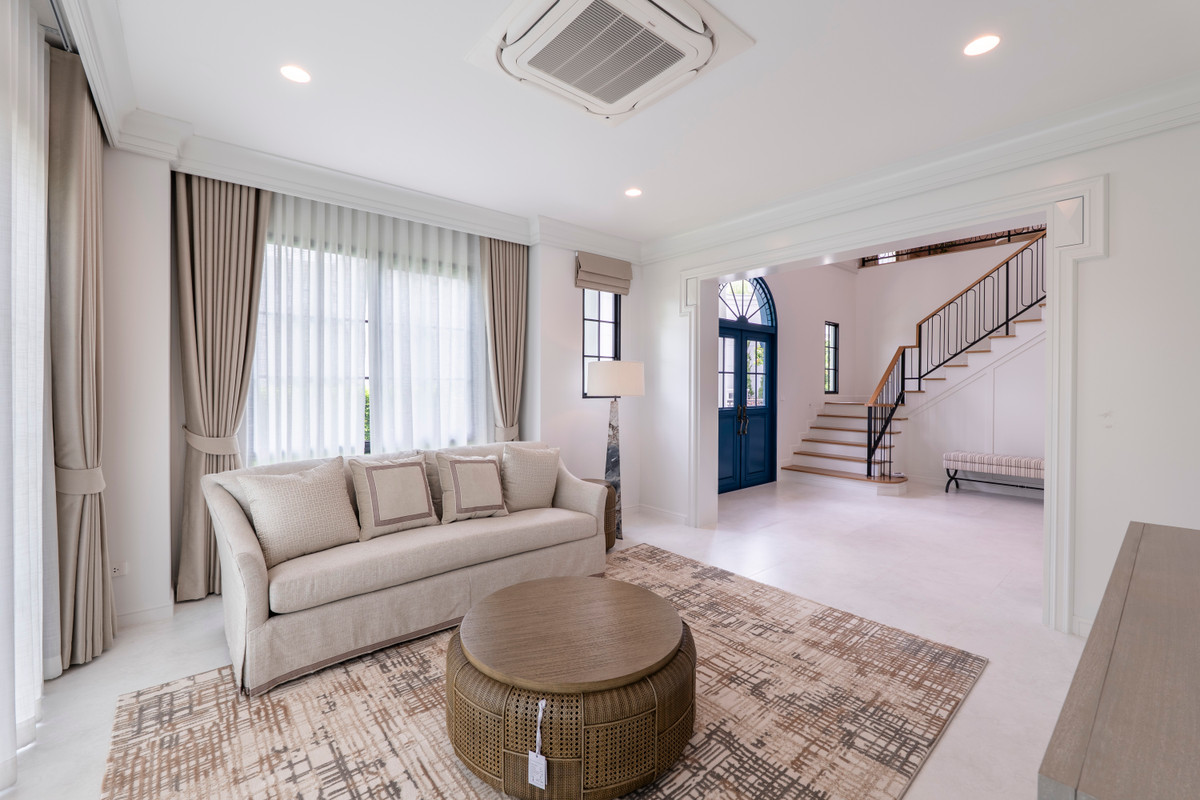 For RentHousePattanakan, Srinakarin : Narinsiri Krungthep Kreetha Private Luxury Detached House, Ready to Move In Please call: 062-496-6454