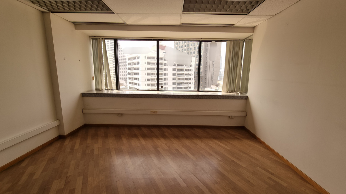 ให้เช่าสำนักงานนานา : Bts นานา ให้เช่าออฟฟิศตกแต่งเรียบร้อย 296 ตร.ม. พร้อมเฟอร์นิเจอร์ ย้ายเข้ามาทำงานได้เลย