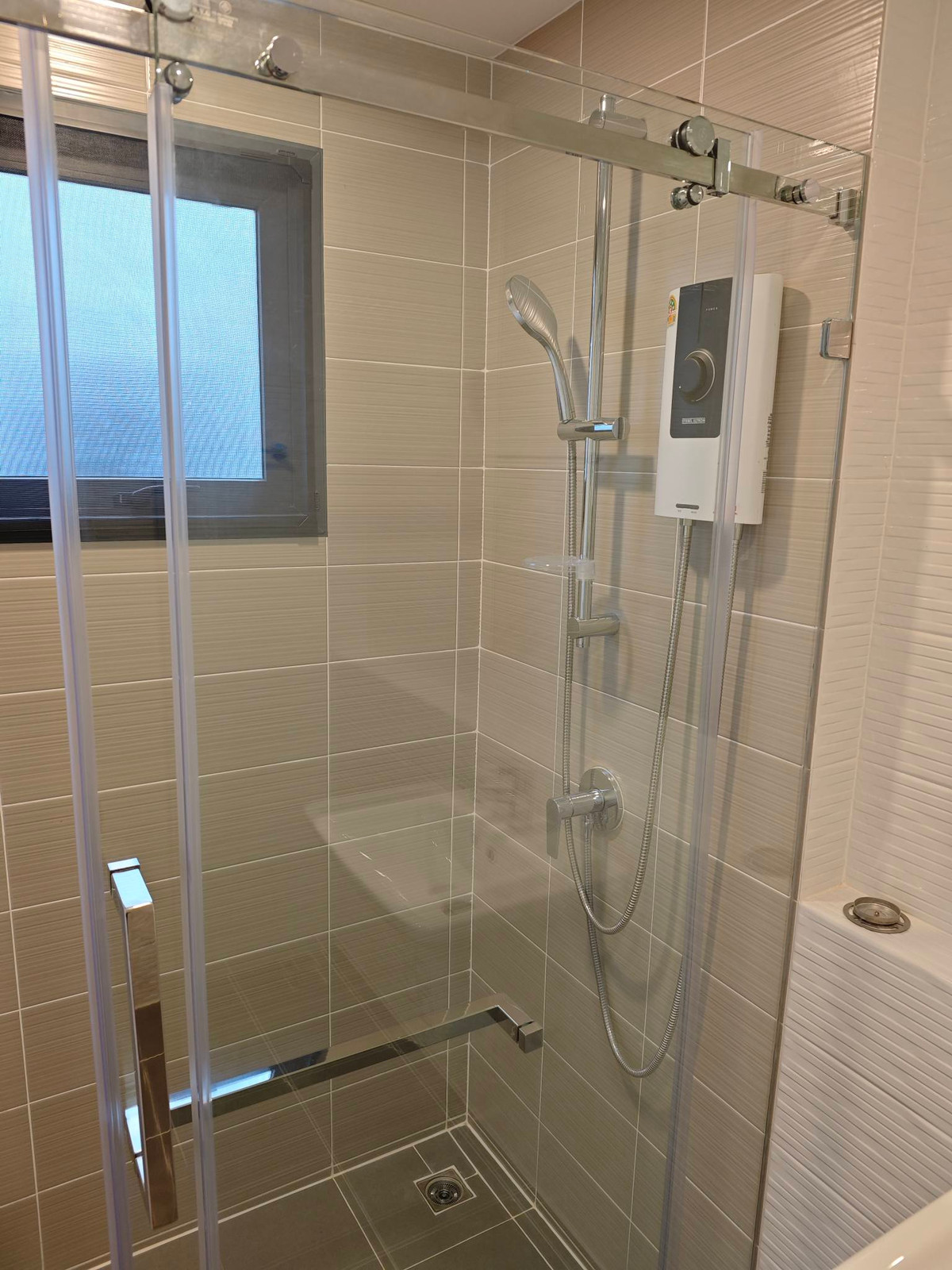 For RentHouseVipawadee, Don Mueang, Lak Si : Centro Vibhavadi, near Don Mueang Airport and International School, 4 bedroom detached house, available for rent,