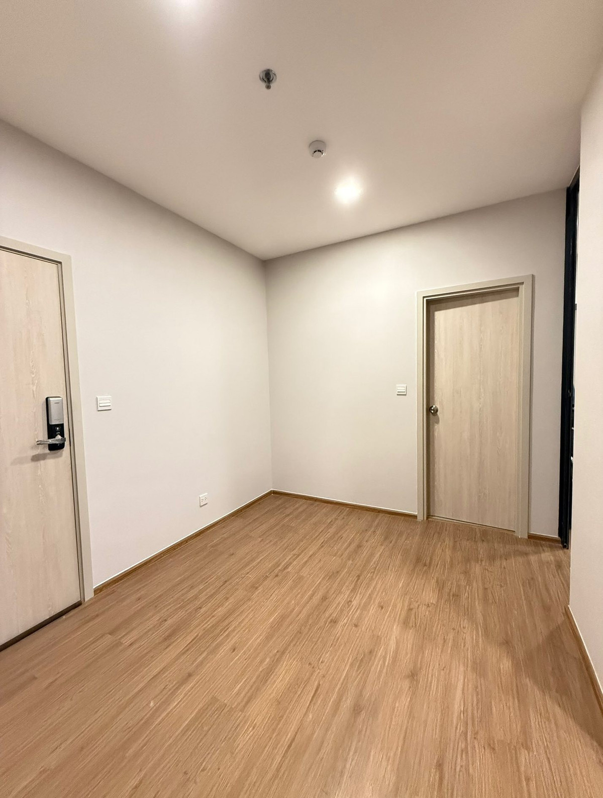 For SaleCondoRamkhamhaeng, Hua Mak : Urgent Sale ✨ Metris Rama 9 - Ramkhamhaeng ✨ Pet Friendly Corner Unit, Near AirportLink Ramkhamhaeng 🐾