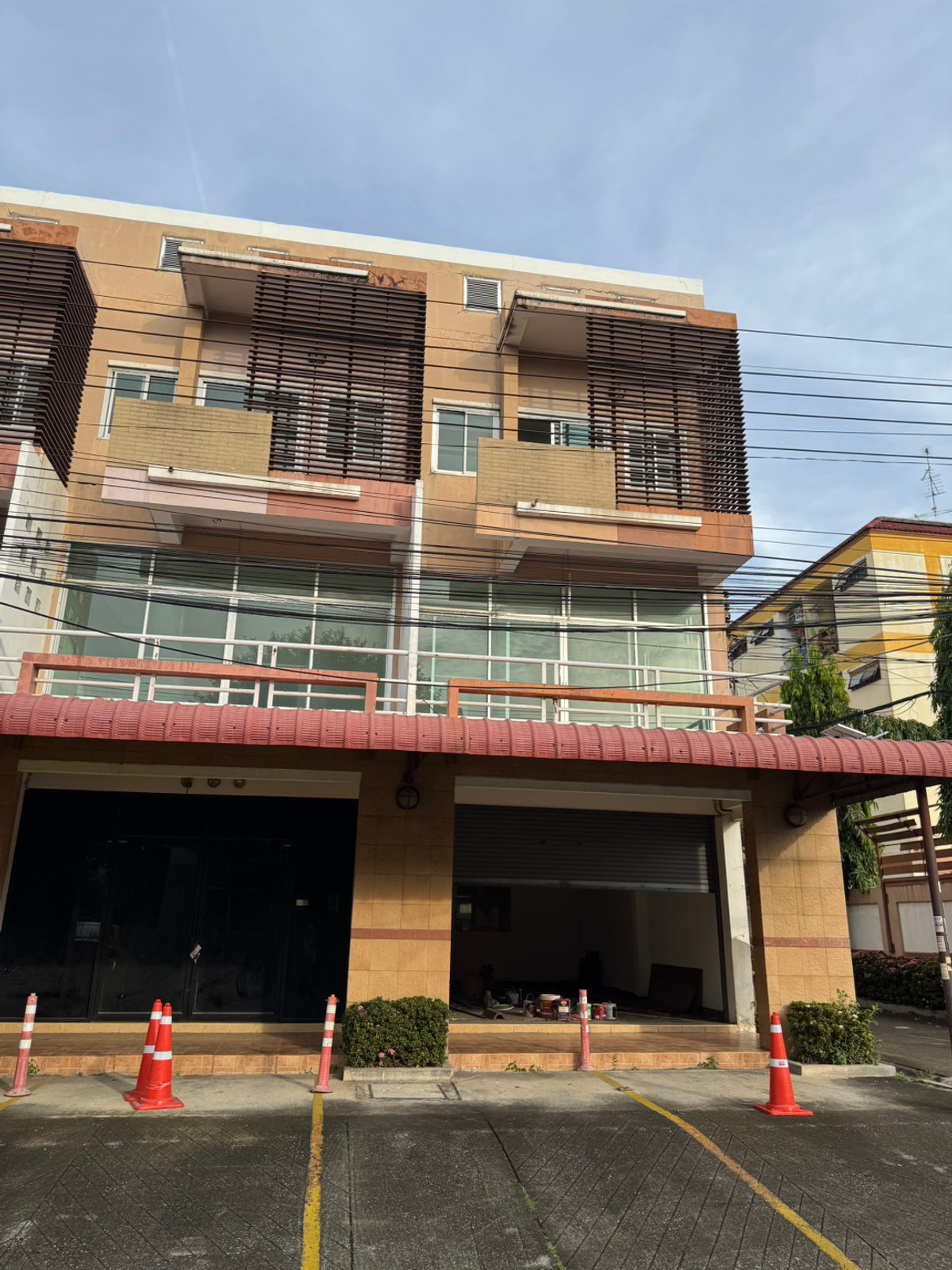For RentTownhomeChaengwatana, Muangthong : 🔥 Townhome 3 floors, location next to the Pink Line, Samakkhi Station, house in new condition, ready to move in immediately. Can register a company