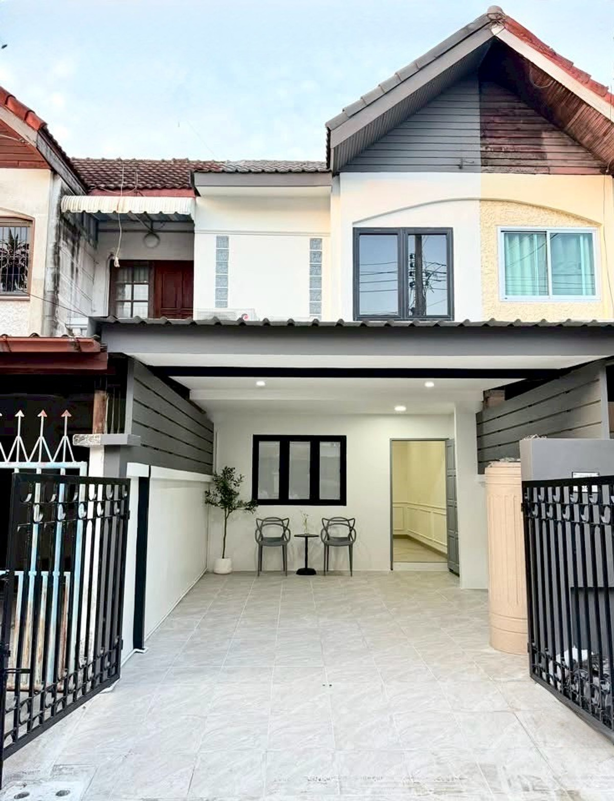 For SaleTownhomeChokchai 4, Ladprao 71, Ladprao 48, : Renovated house for sale 🚩Chokchai 4 area, 2-story townhome, area 18 sq m. 👉 2 bedrooms, 2 bathrooms, price only 3.79 million baht.