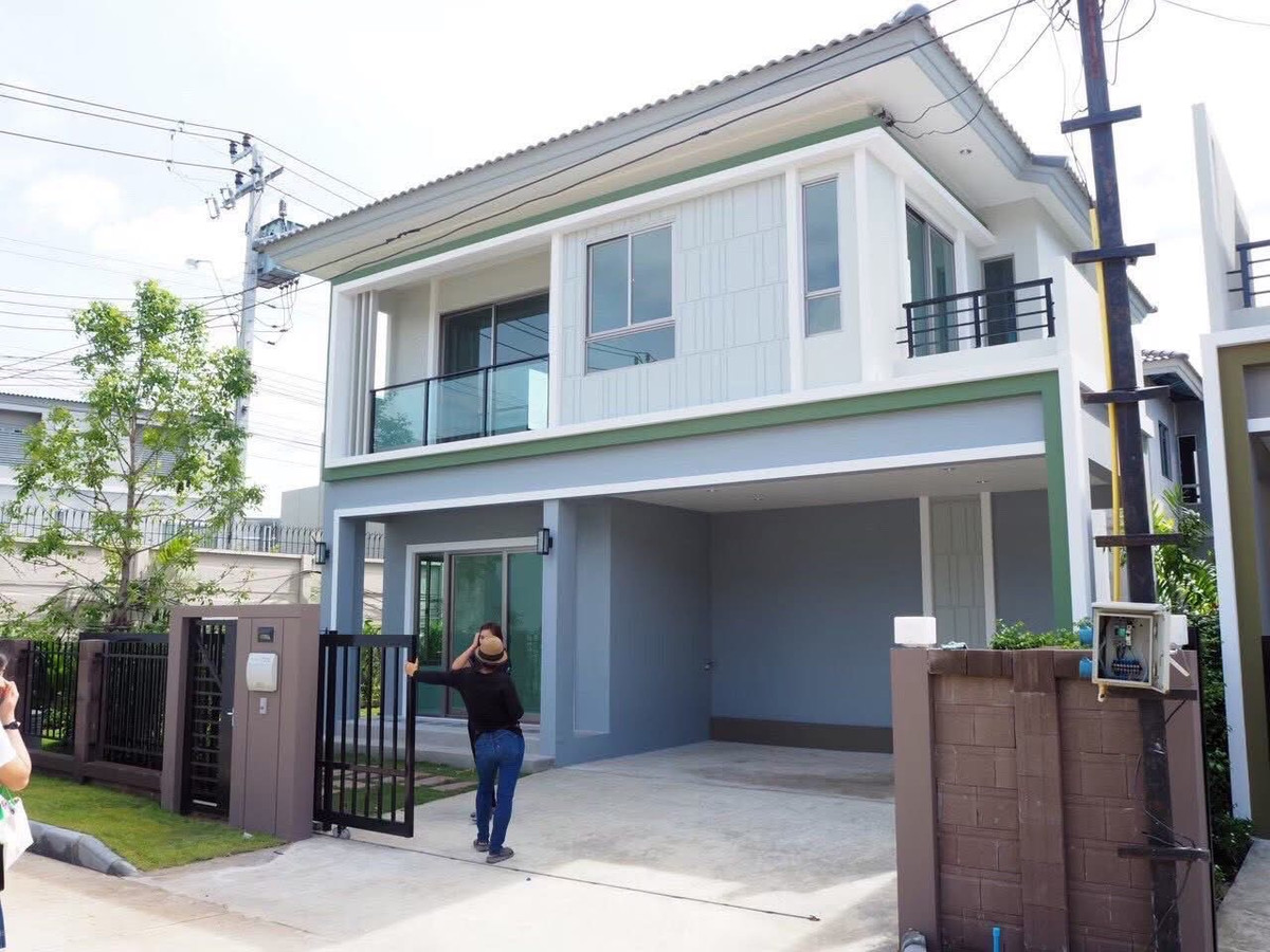 For SaleHousePattanakan, Srinakarin : Urgent sale, single house, The Plant, Phatthanakan 38, land 50 wa, 145 sq m, price only 9.9 million.