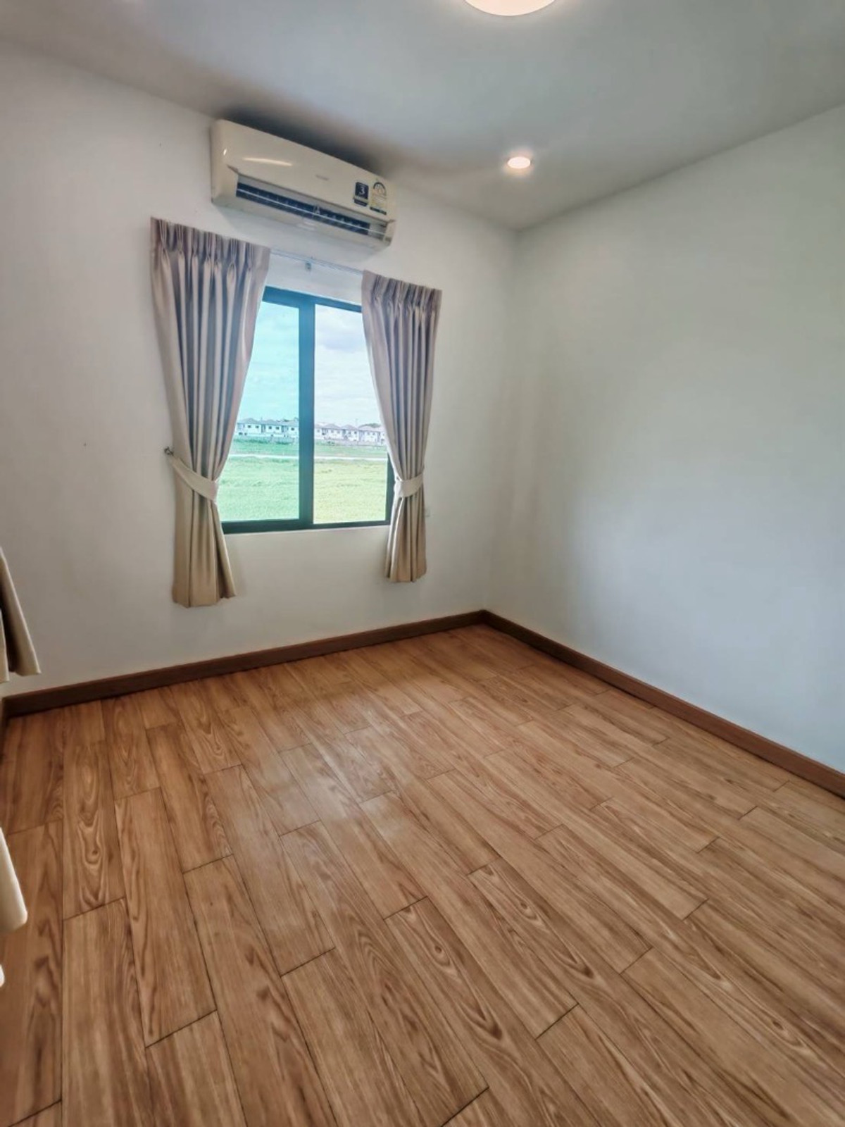 For SaleHousePathum Thani,Rangsit, Thammasat : Urgent sale Baan Fah Piyarom Necto