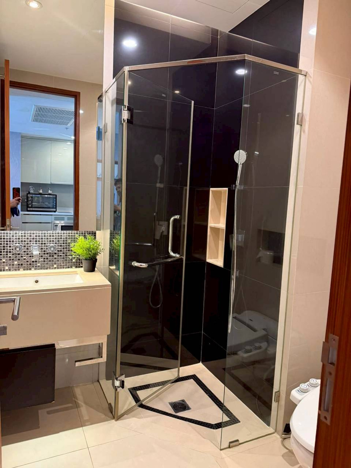 ให้เช่าคอนโดสุขุมวิท อโศก ทองหล่อ : ✅ ADDRS111 ✅ Line : @p2nproperty