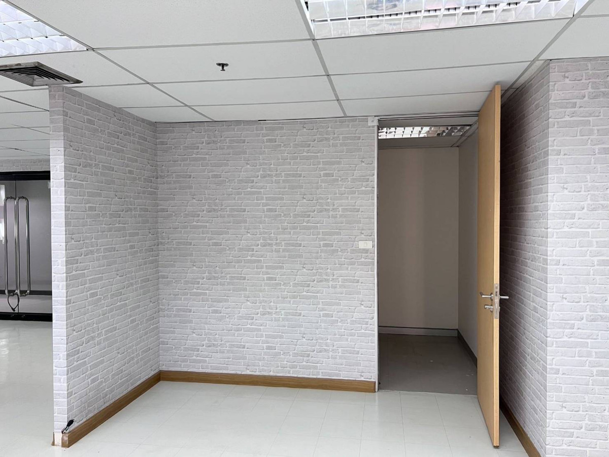 ให้เช่าสำนักงานราชเทวี พญาไท : BTS พญาไทย ให้เช่าออฟฟิศ กั้นห้องแล้วพร้อมใช้งาน 229 ตรม. 550 บาท/ตรม.