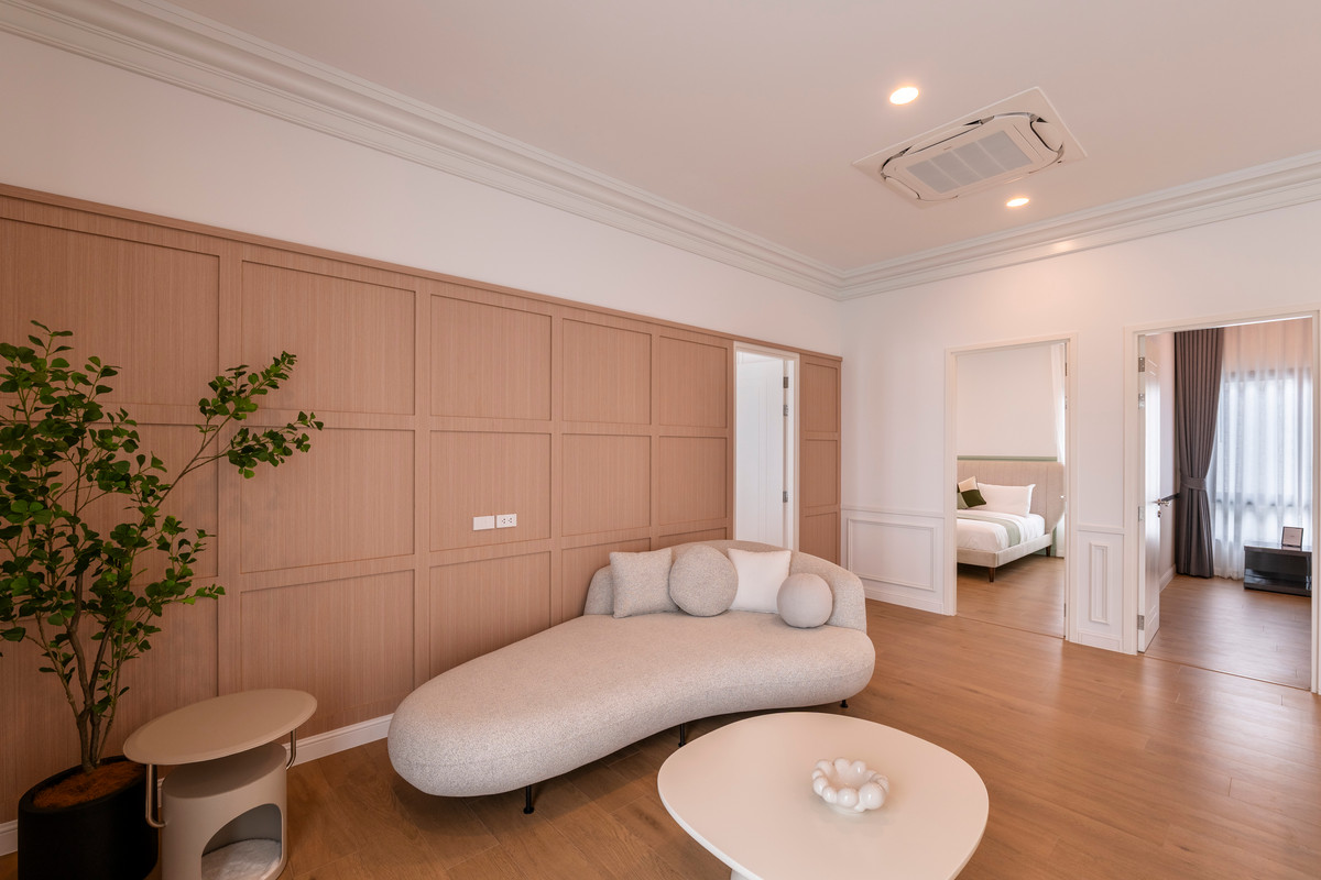 For RentHousePattanakan, Srinakarin : Narinsiri Krungthep Kreetha Private Luxury Detached House, Ready to Move In Please call: 062-496-6454