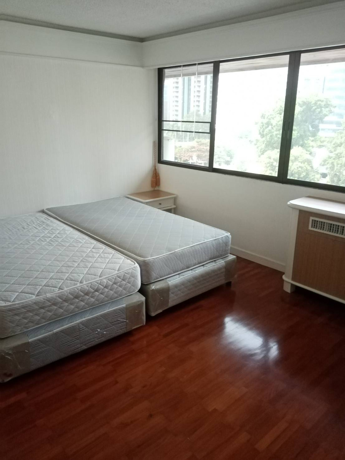 For RentCondoWitthayu, Chidlom, Langsuan, Ploenchit : Ambassador Court 200 sq.m. Please add LINE ID @806qphgn o8415o5483