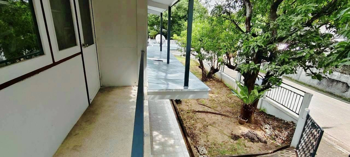 ขายบ้านพัฒนาการ ศรีนครินทร์ : 🔥ขายถูกสุดๆ🔥 บ้านเดี่ยว 2 ชั้น หมู่บ้านมิตรภาพ 3 ซ. ศรีนครินทร์ 38 แขวงหนองบอน เขตประเวศ กทม 10250 เนื้อที่ 97 ตารางวา