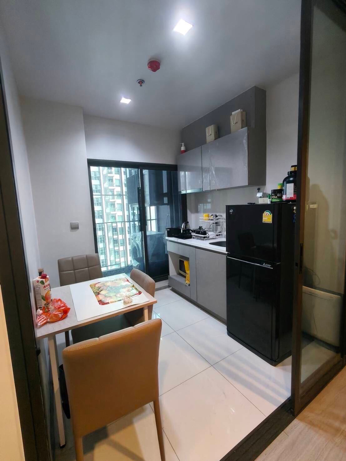 For RentCondoRama9, Petchburi, RCA : !! Beautiful room for rent, Condo Life Asoke-Rama 9, near MRT Rama 9.