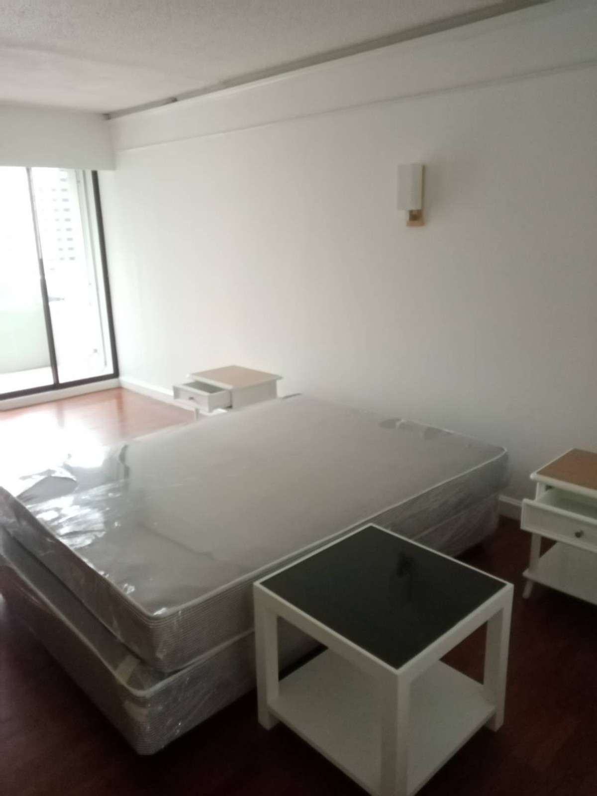 For RentCondoWitthayu, Chidlom, Langsuan, Ploenchit : Ambassador Court 250 sq.m. Please add LINE ID @806qphgn o8415o5483