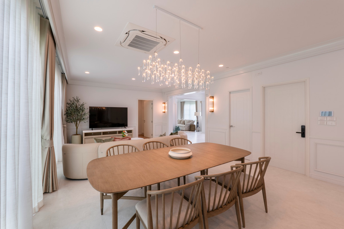 For RentHousePattanakan, Srinakarin : Narinsiri Krungthep Kreetha Private Luxury Detached House, Ready to Move In Please call: 062-496-6454