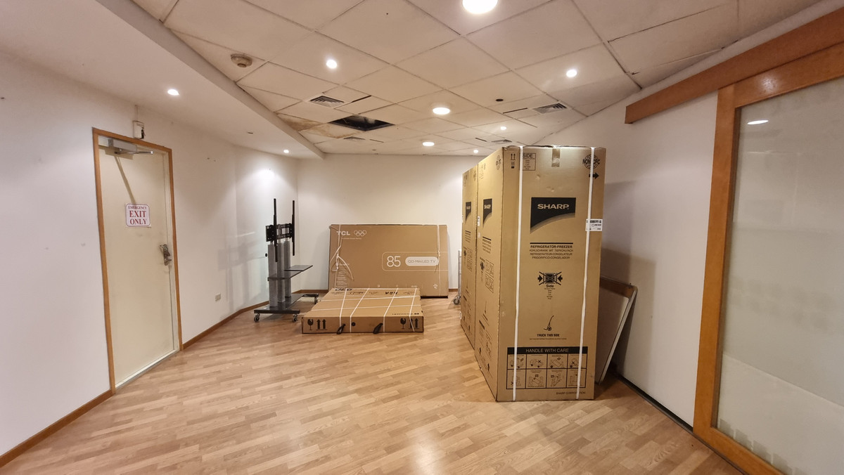 ให้เช่าสำนักงานนานา : Bts นานา ให้เช่าออฟฟิศตกแต่งเรียบร้อย 296 ตร.ม. พร้อมเฟอร์นิเจอร์ ย้ายเข้ามาทำงานได้เลย