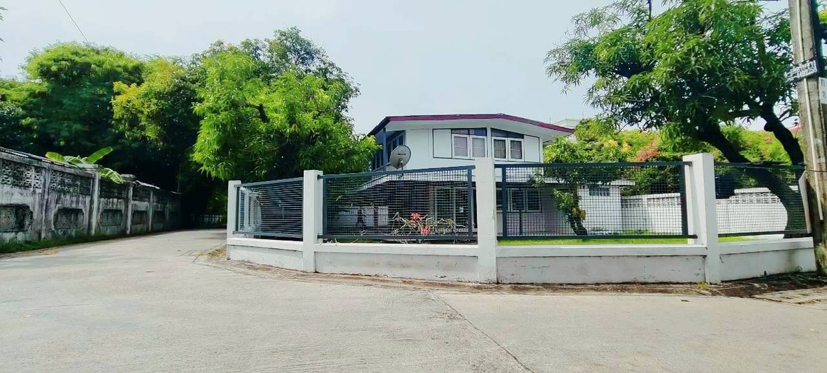 ขายบ้านพัฒนาการ ศรีนครินทร์ : 🔥ขายถูกสุดๆ🔥 บ้านเดี่ยว 2 ชั้น หมู่บ้านมิตรภาพ 3 ซ. ศรีนครินทร์ 38 แขวงหนองบอน เขตประเวศ กทม 10250 เนื้อที่ 97 ตารางวา