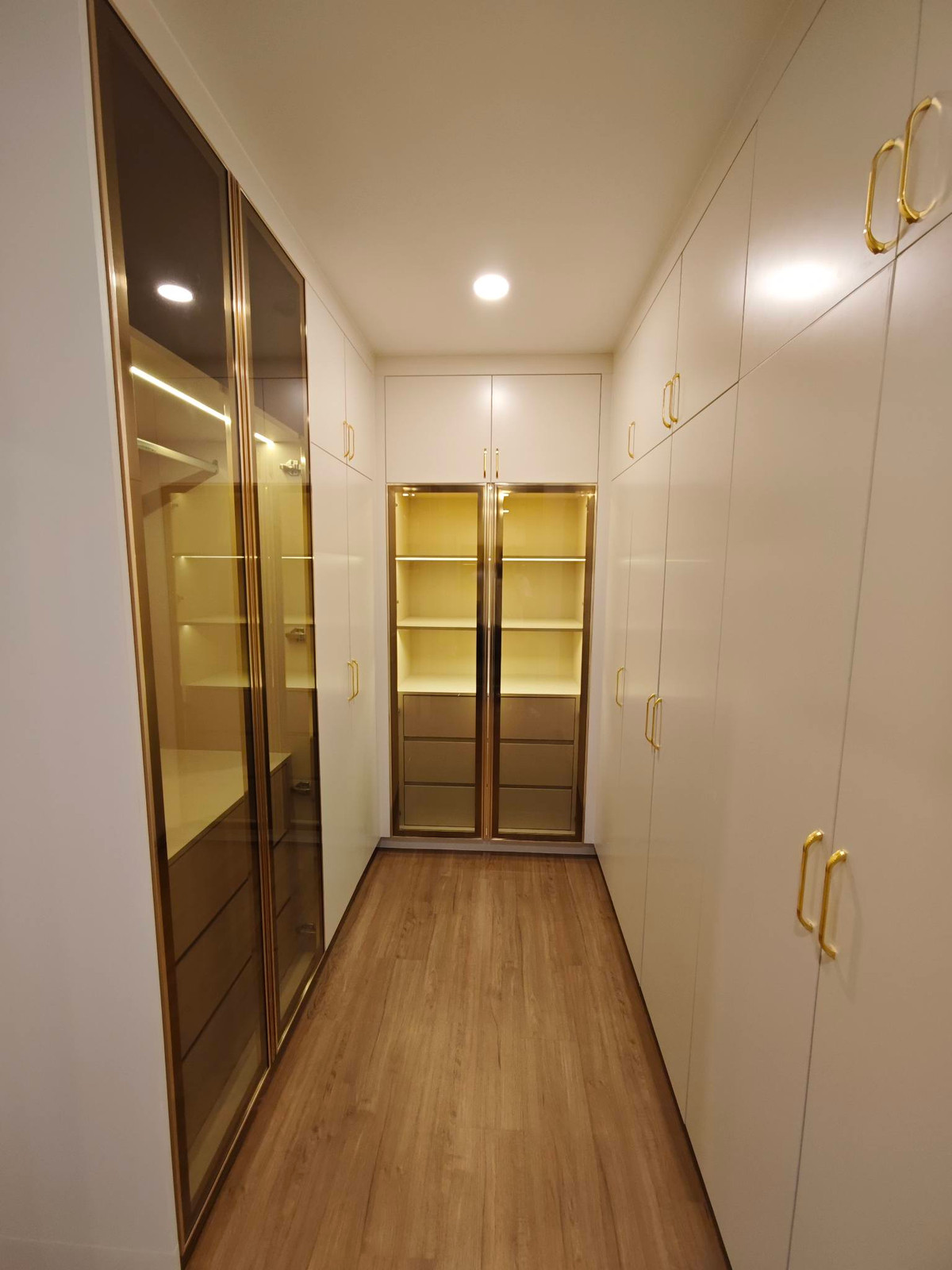 For RentHouseVipawadee, Don Mueang, Lak Si : Centro Vibhavadi, near Don Mueang Airport and International School, 4 bedroom detached house, available for rent,