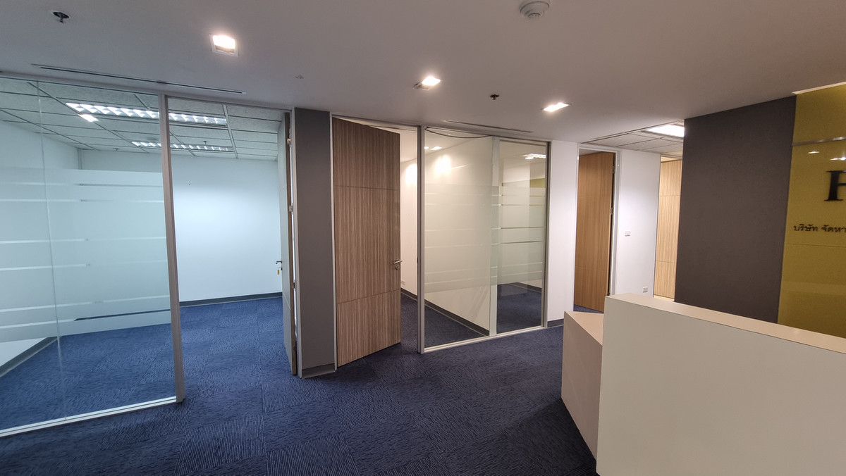 ให้เช่าสำนักงานนานา : ให้เช่าออฟฟิศ – นานา ใกล้รถไฟฟ้า 248 ตรม. ตกแต่งกั้นห้อง พร้อมใช้