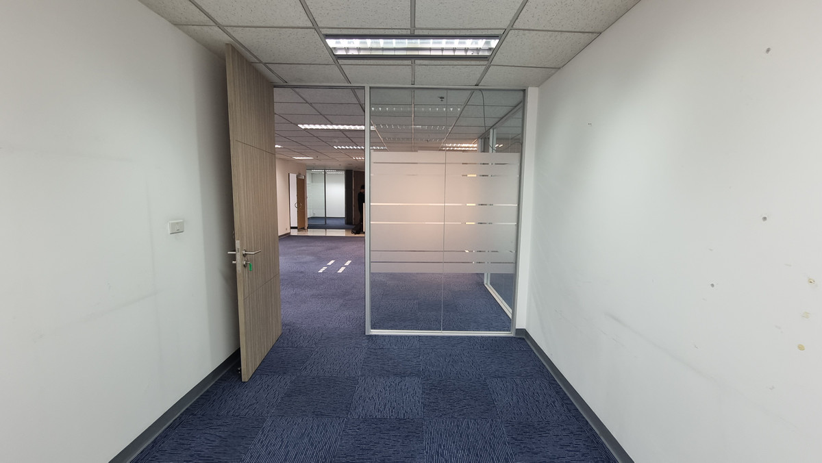 ให้เช่าสำนักงานนานา : ให้เช่าออฟฟิศ – นานา ใกล้รถไฟฟ้า 248 ตรม. ตกแต่งกั้นห้อง พร้อมใช้