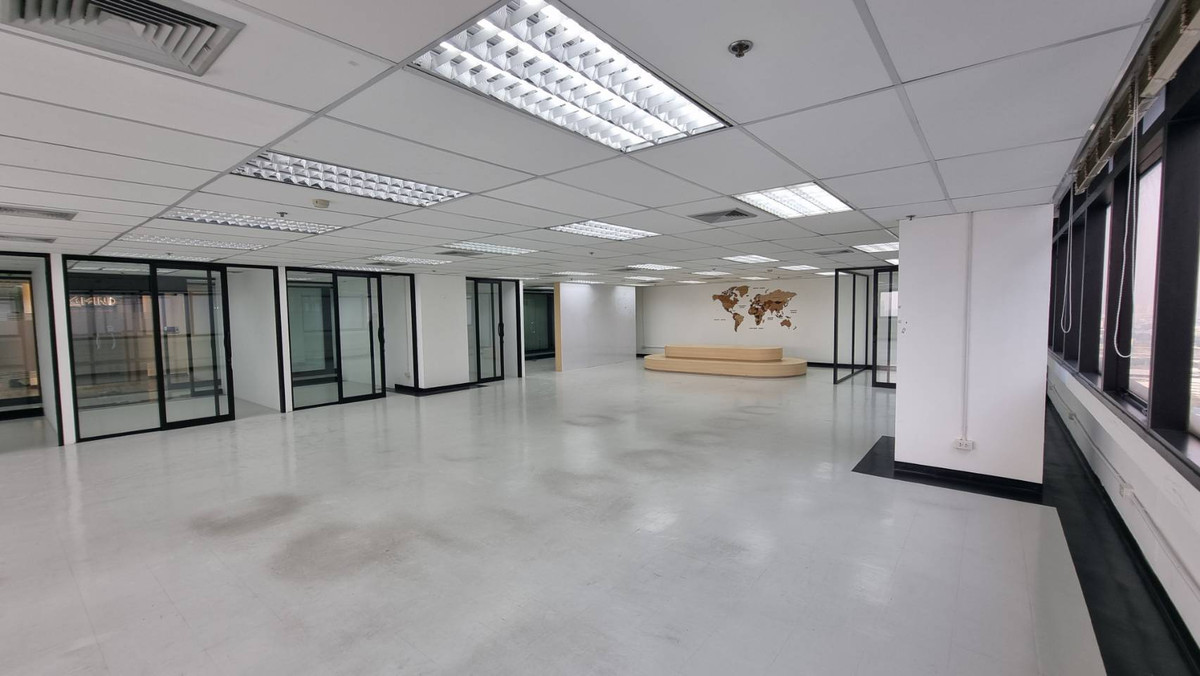 ให้เช่าสำนักงานราชเทวี พญาไท : BTS พญาไท ให้เช่าออฟฟิศ กั้นห้องพร้อมใช้ ขนาดพื้นที่ 281 ตร.ม. 450 บาท/ตรม.