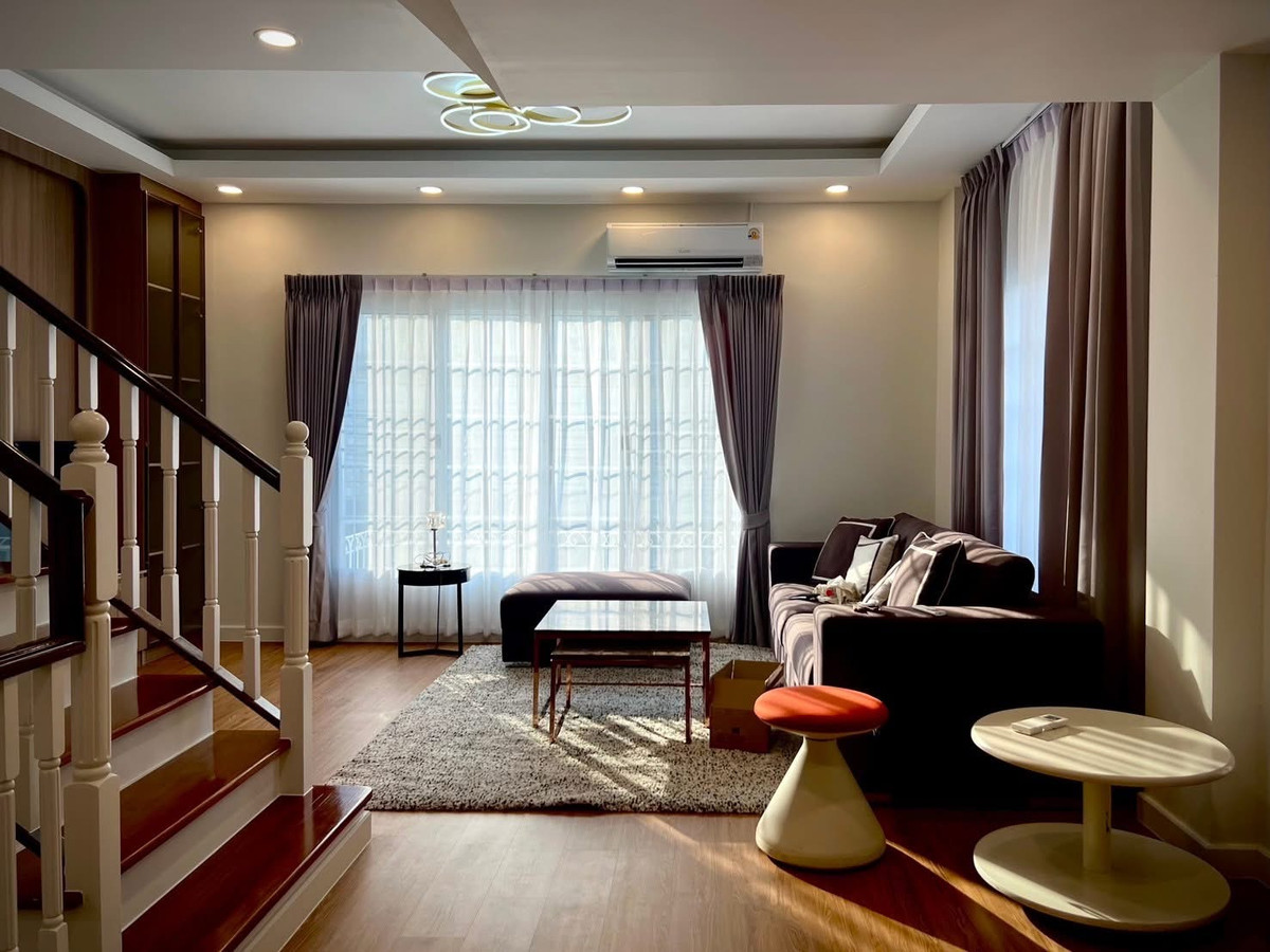 ให้เช่าทาวน์โฮมบางนา แบริ่ง ลาซาล : ให้เช่าทาวน์โฮม 4 ชั้น พลัสพาร์ค อเวนิว ลาซาล–ศรีนครินทร์ ใกล้ BTS แบริ่ง และลาซาล อเวนิว