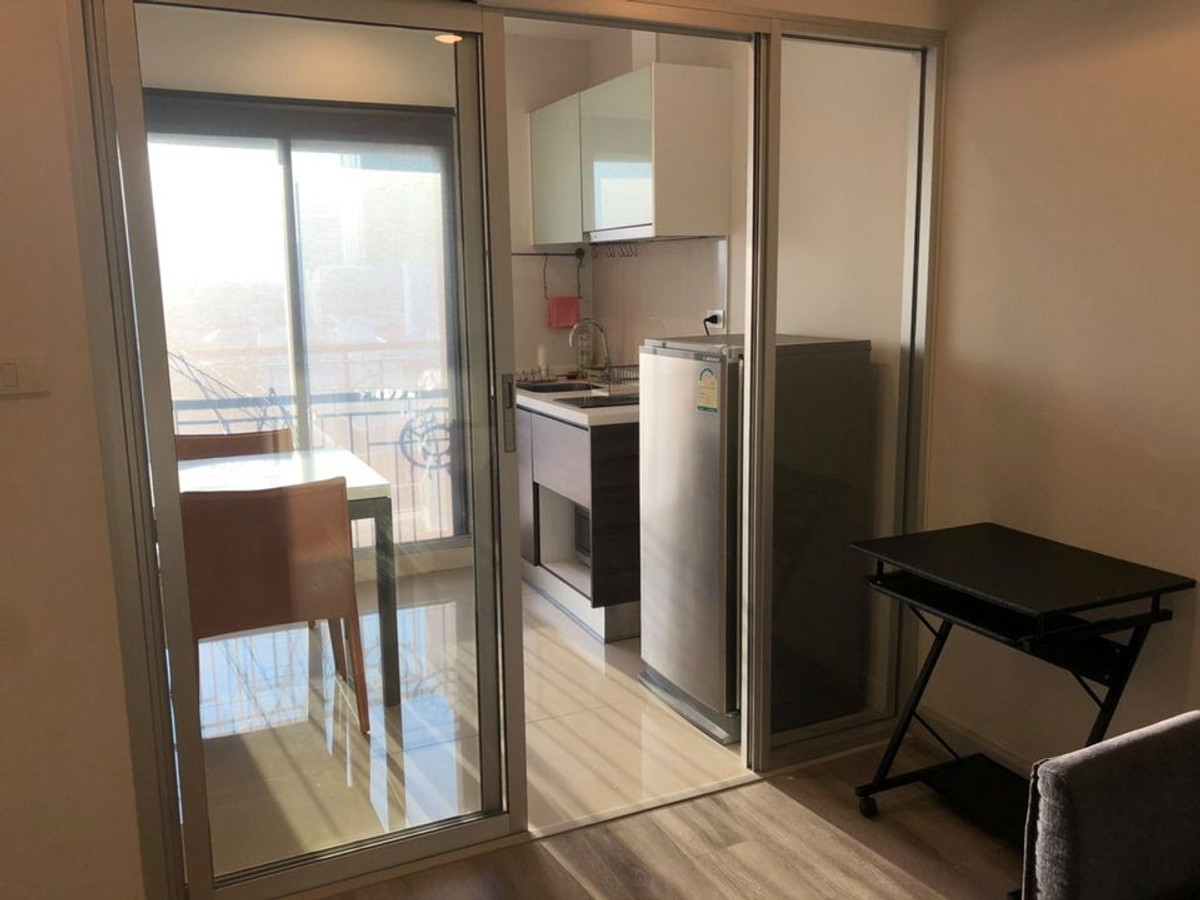 For RentCondoSathorn, Narathiwat : !! Beautiful room for rent, Condo Centric Sathorn-Saint Louis, near BTS St. Louis.