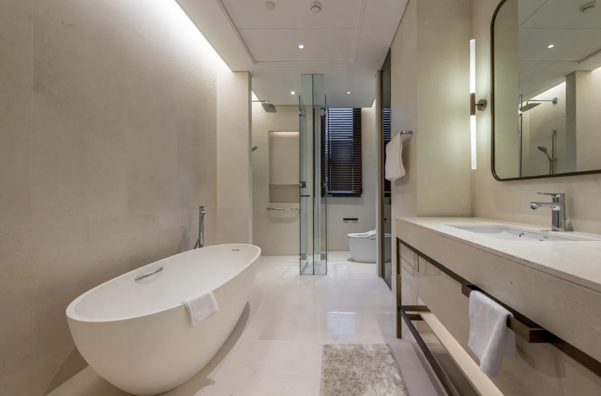 For RentCondoWitthayu, Chidlom, Langsuan, Ploenchit : Baan Sindhorn 120 sq.m. Please add LINE ID @806qphgn o8415o5483