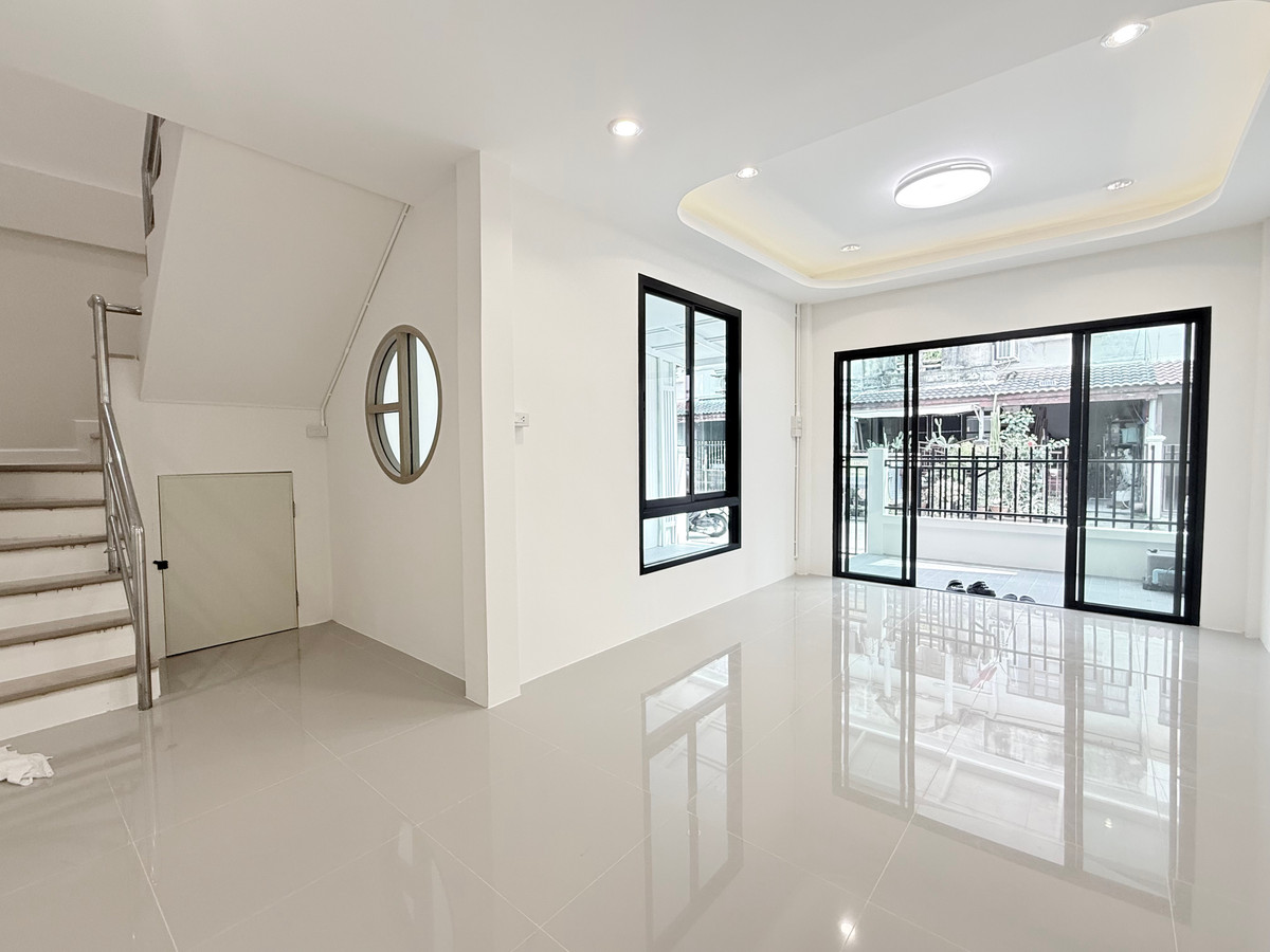 ขายทาวน์โฮมบางแค เพชรเกษม : ขายทาวน์เฮ้าส์ สไตล์มินิมอล ณัฐกานต์ เพชรเกษม 112 ตกแต่งใหม่ พร้อมอยู่ เดินทางไปMRTหลักสองได้ 