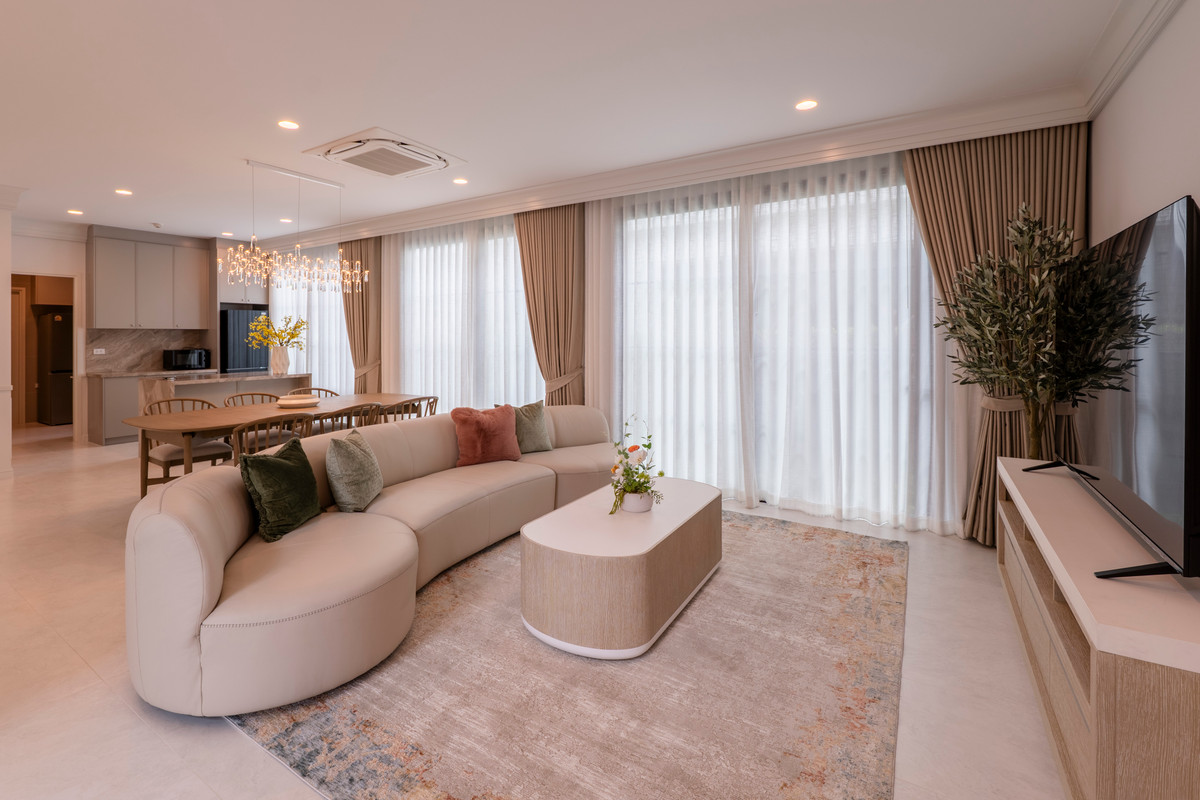 For RentHousePattanakan, Srinakarin : Narinsiri Krungthep Kreetha Private Luxury Detached House, Ready to Move In Please call: 062-496-6454