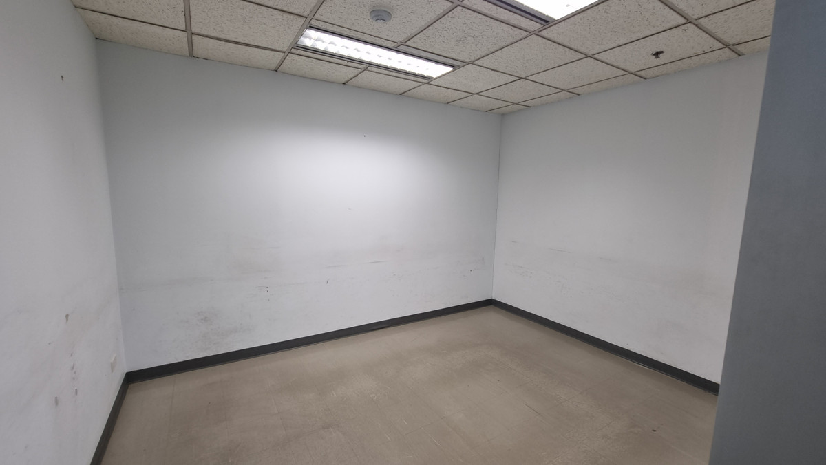 ให้เช่าสำนักงานนานา : Bts นานา ให้เช่าออฟฟิศตกแต่งเรียบร้อย 261 ตร.ม. พร้อมเฟอร์นิเจอร์ ย้ายเข้ามาทำงานได้เลย