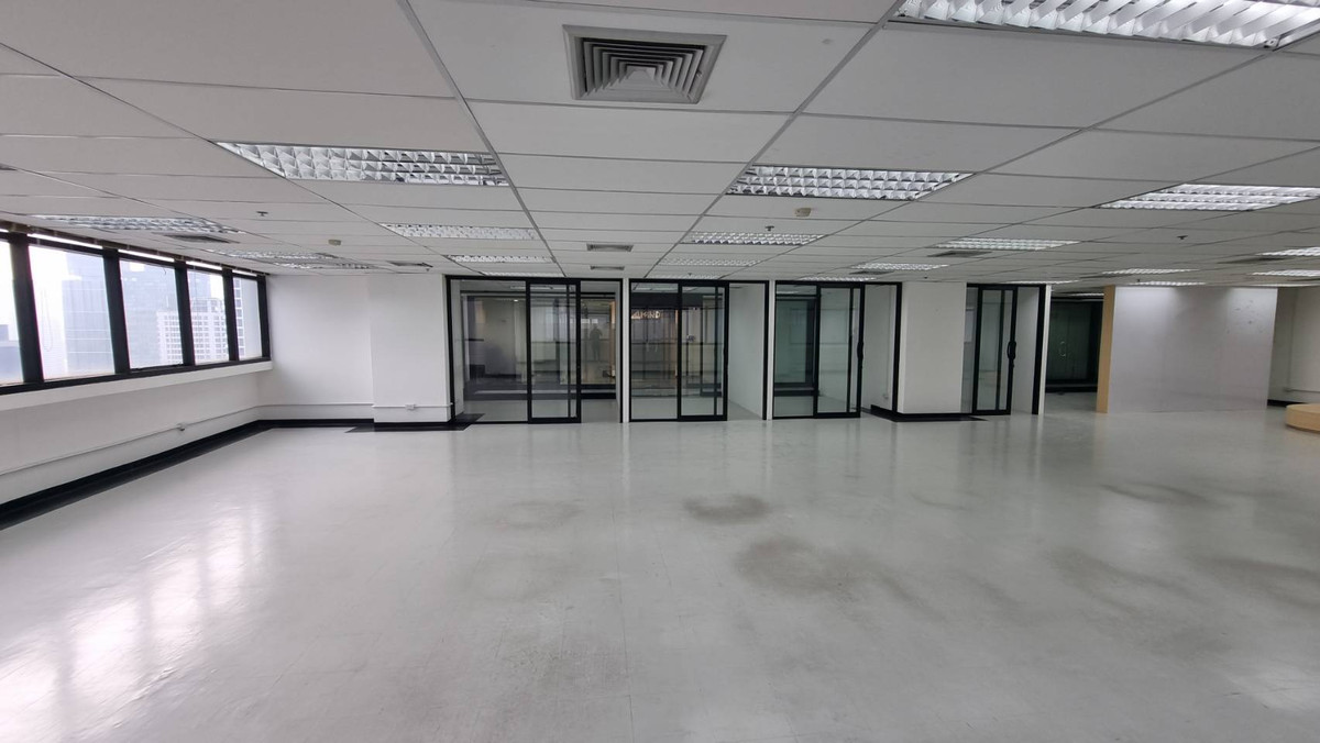For RentOfficeRatchathewi,Phayathai : Office for Rent – BTS Phaya Thai Partitioned office, ready to use Area: 281 sq.m. Rental rate: 450 THB/sq.m.