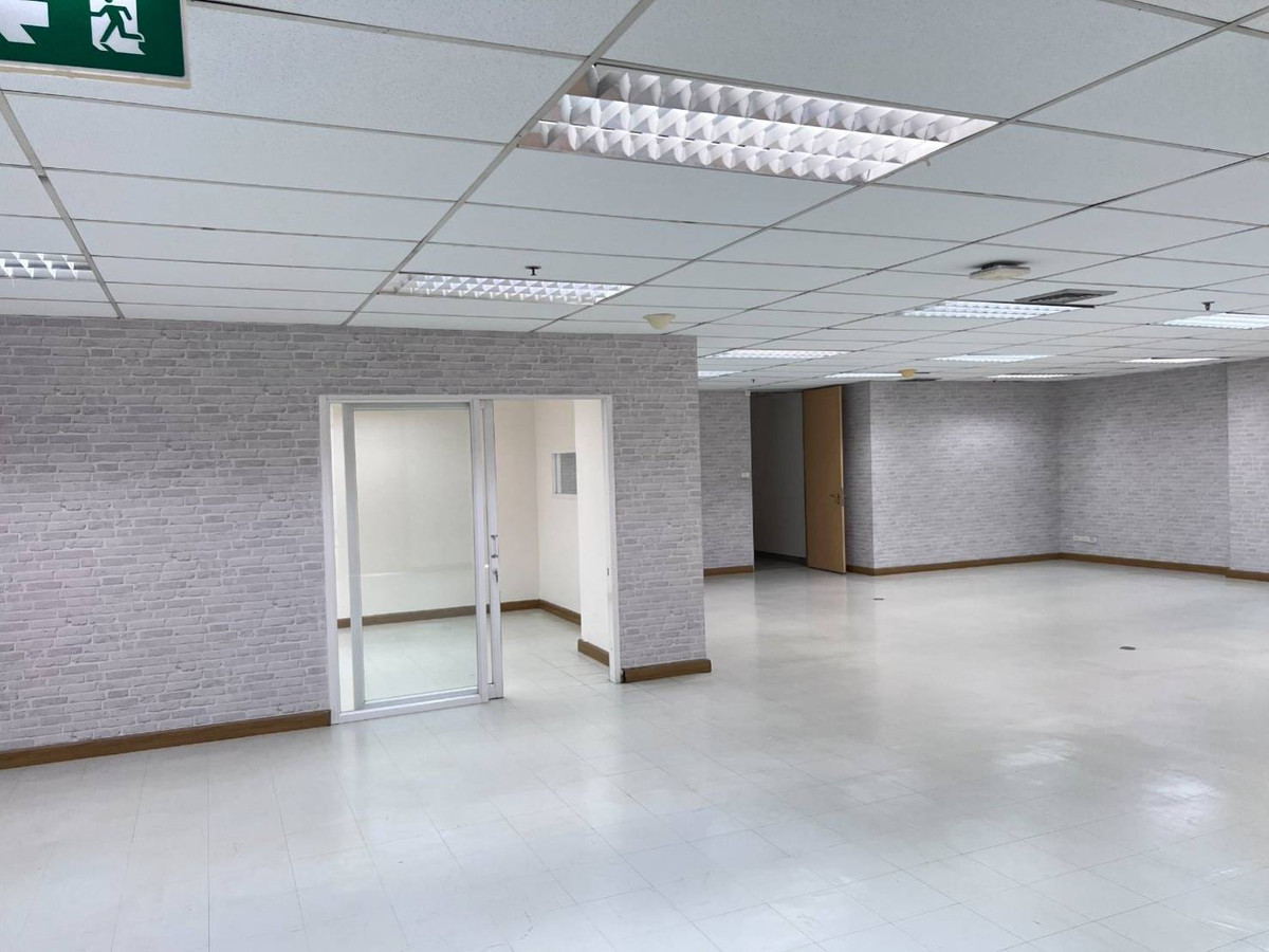 ให้เช่าสำนักงานราชเทวี พญาไท : BTS พญาไทย ให้เช่าออฟฟิศ กั้นห้องแล้วพร้อมใช้งาน 229 ตรม. 550 บาท/ตรม.