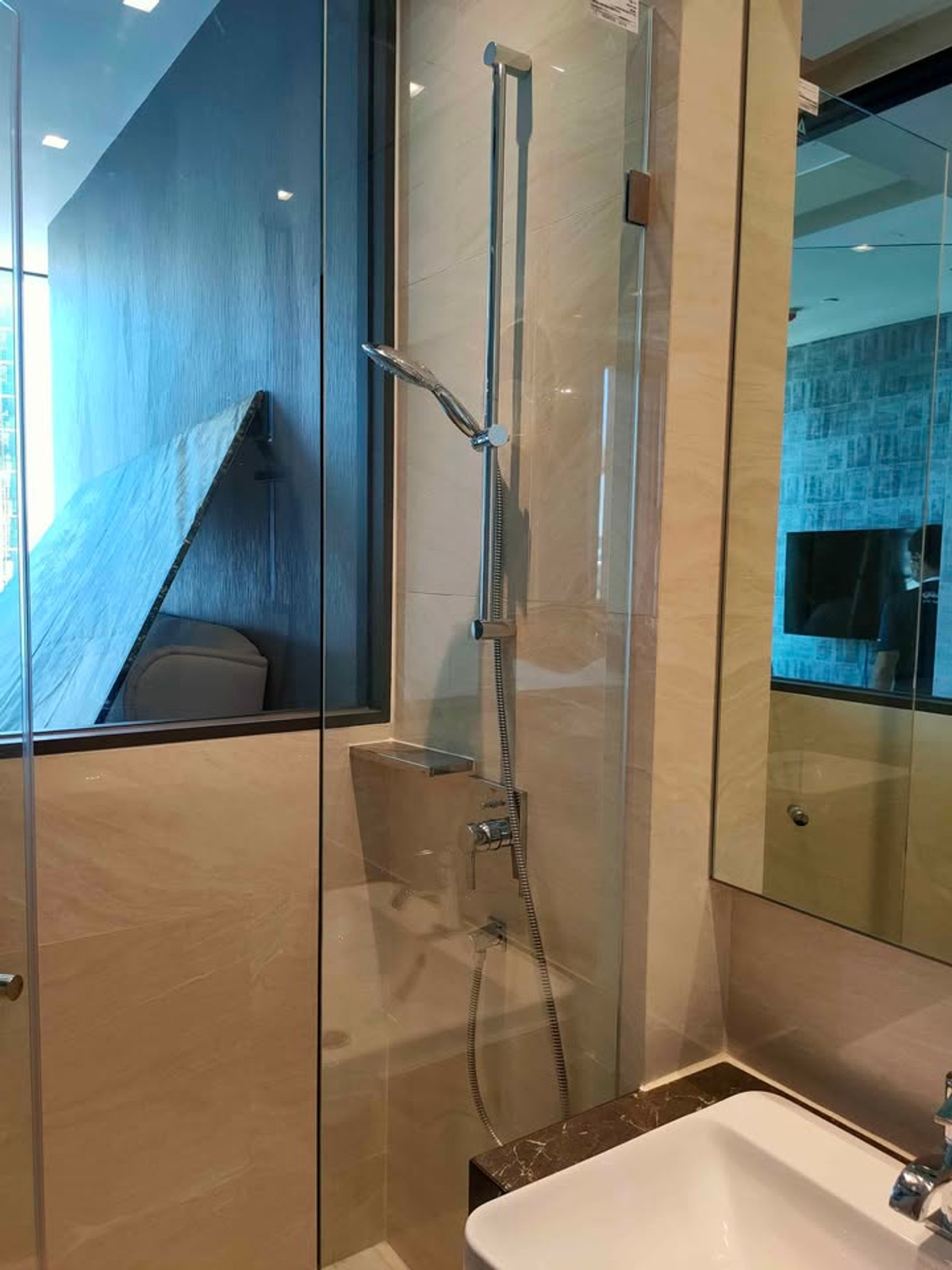 ขายคอนโดสีลม ศาลาแดง บางรัก : Ashton Silom 35 sq.m. 中 日 Please add LINE ID @806qphgn o8415o5483