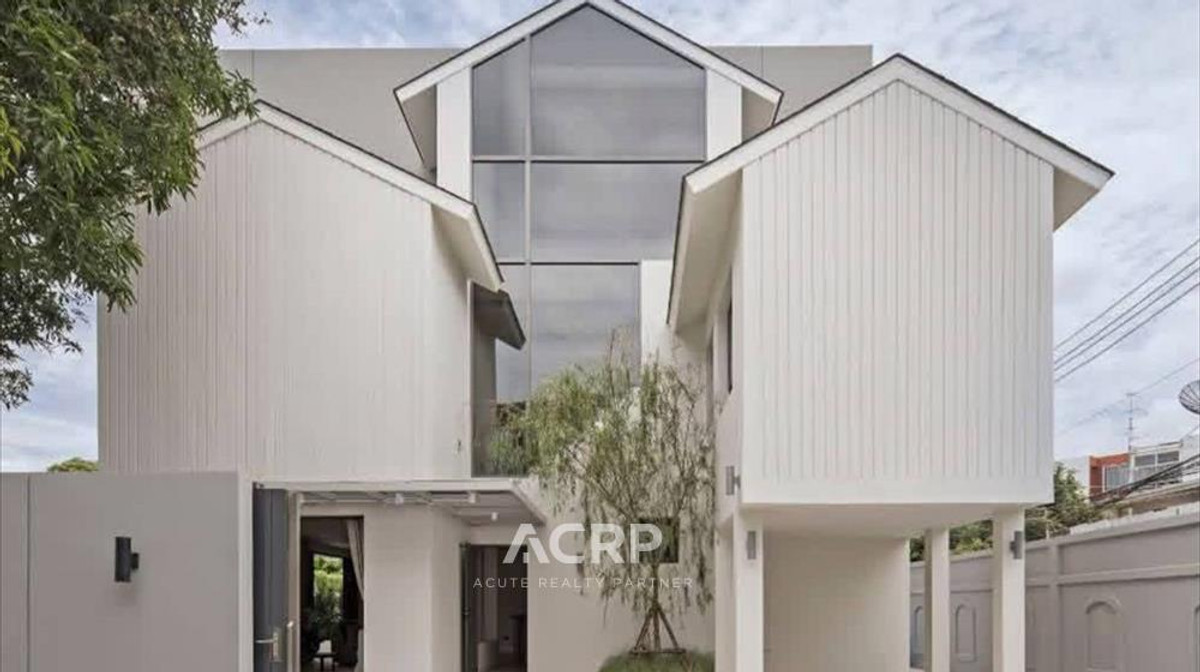 For RentHouseSukhumvit, Asoke, Thonglor :  House for Rent/Sale – Prime Location, Pridi Banomyong 14  Near Ekkamai – Thonglor  Central Bangkok  Easy Access