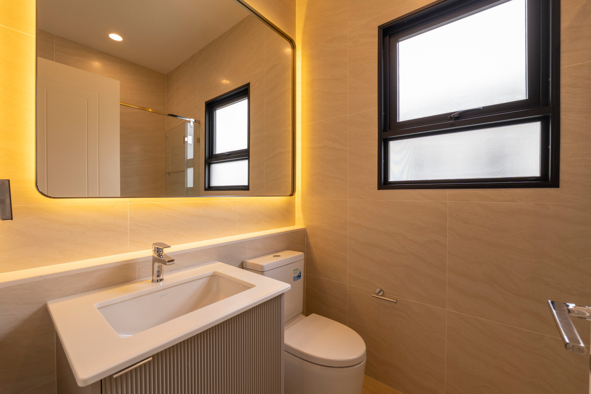 For RentHousePattanakan, Srinakarin : Narinsiri Krungthep Kreetha Private Luxury Detached House, Ready to Move In Please call: 062-496-6454