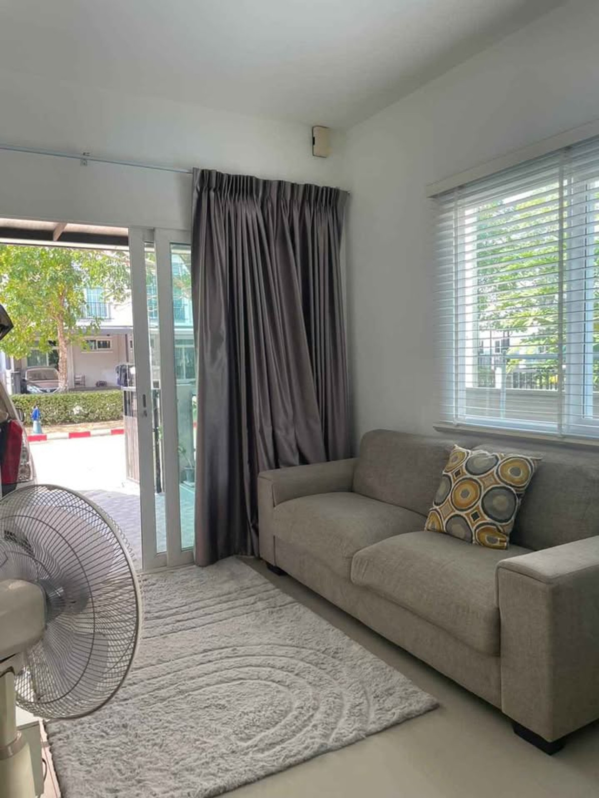 ให้เช่าทาวน์โฮมพระราม 5 ราชพฤกษ์ บางกรวย : ให้เช่า ทาวน์โฮม 2 ชั้น หมู่บ้าน คาซ่า วอเตอร์ไซด์ ราชพฤกษ์ - พระราม 5 หลังมุม หน้าบ้านไม่ชนใคร (มีสวนเกาะกลาง)