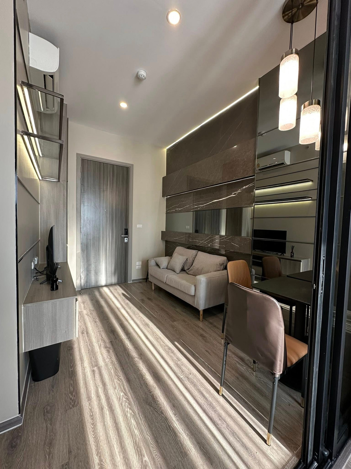 CondoOnnut, Udomsuk : Condo for sale/rent KnightsBridge Prime On Nut, near BTS On Nut station, beautifully decorated, complete with furniture and electrical appliances. Ready to move in