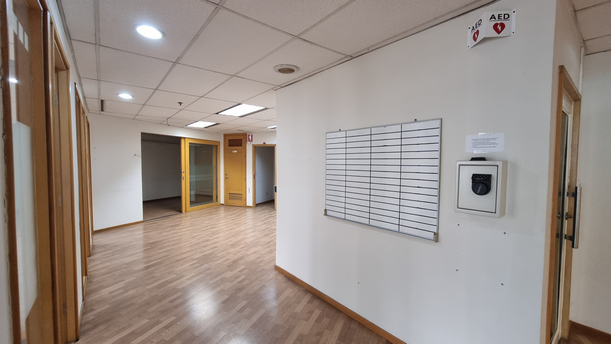 ให้เช่าสำนักงานนานา : Bts นานา ให้เช่าออฟฟิศตกแต่งเรียบร้อย 296 ตร.ม. พร้อมเฟอร์นิเจอร์ ย้ายเข้ามาทำงานได้เลย