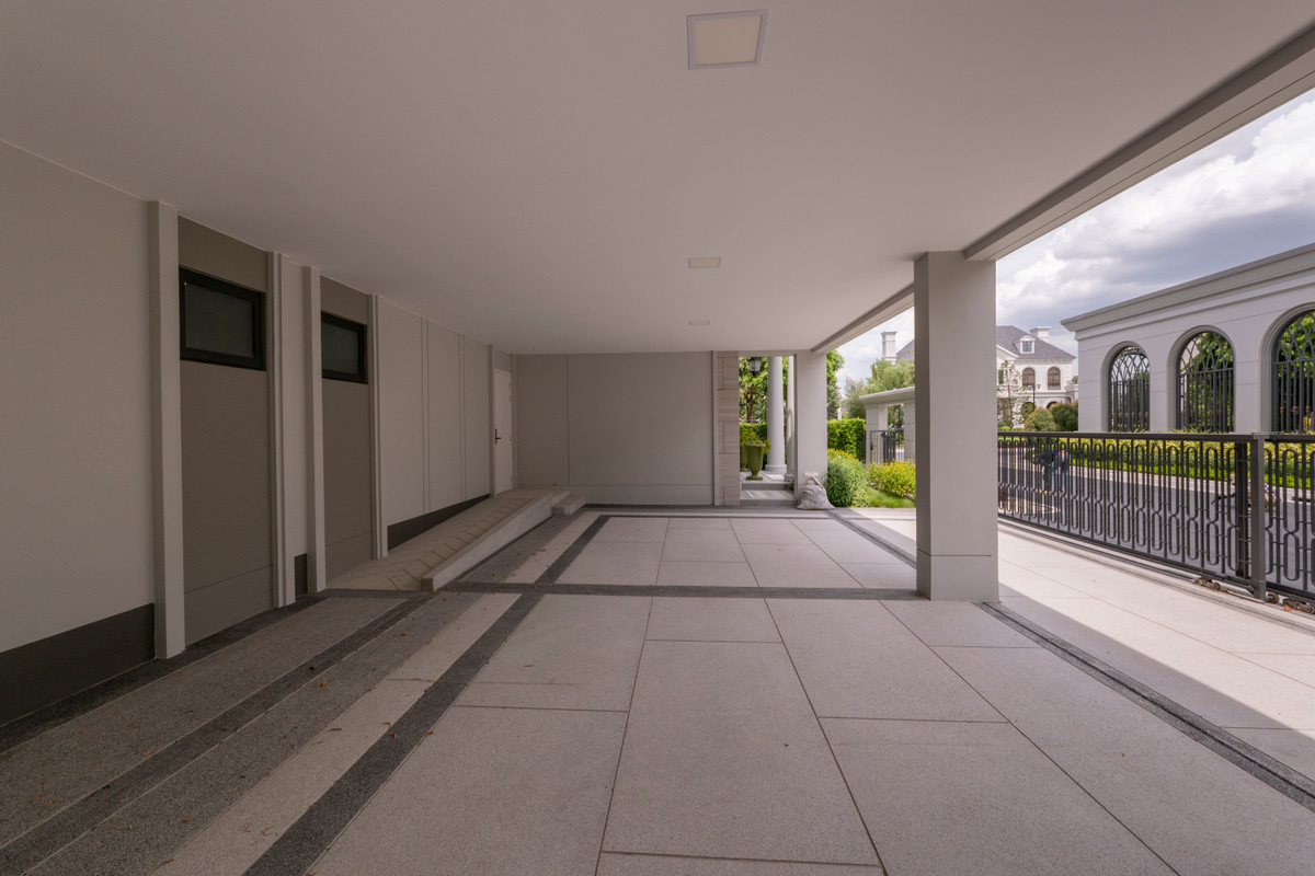 For RentHousePattanakan, Srinakarin : Narinsiri Krungthep Kreetha Private Luxury Detached House, Ready to Move In Please call: 062-496-6454