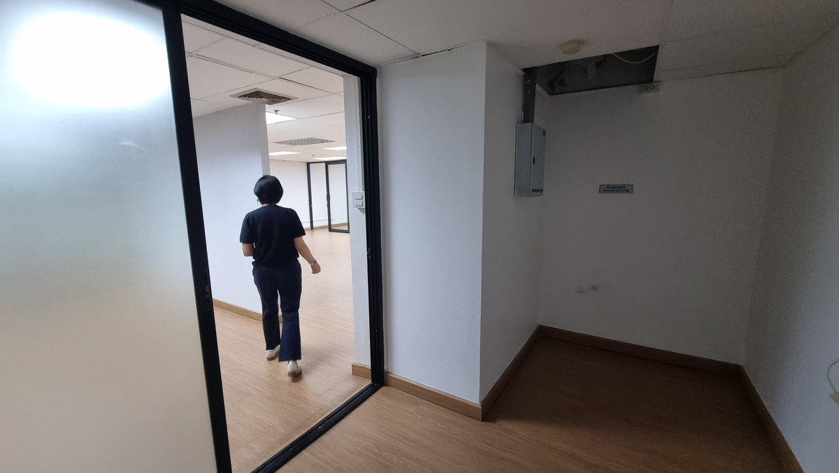 ให้เช่าสำนักงานราชเทวี พญาไท : BTS พญาไท ให้เช่าออฟฟิศ กั้นห้องพร้อมใช้ ขนาดพื้นที่ 136 ตร.ม. 450 บาท/ตรม.