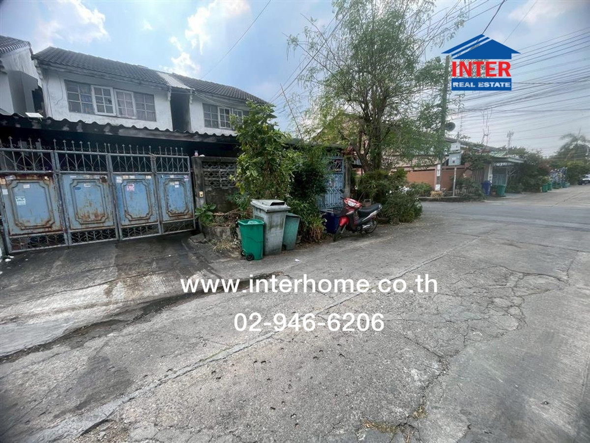 ขายทาวน์โฮมพุทธมณฑล ศาลายา : ทาวน์เฮ้าส์ 2 ชั้น 25 ตร.ว. หมู่บ้านชมเดือน ซอยพุทธมณฑลสาย2 ซอย7 ถนนเพชรเกษม ถนนพุทธมณฑลสาย2 ถนนบรมราชชนนี เขตภาษีเจริญ กรุงเทพมหานคร