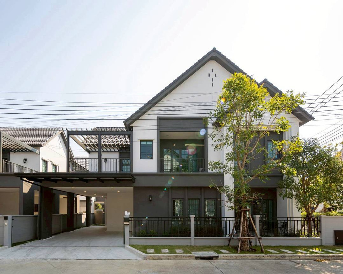 For RentHouseBangna, Bearing, Lasalle : Single house for rent, CENTRO BANGNA, new house, never lived in, corner plot, north direction, quality location, behind Mega Bangna.