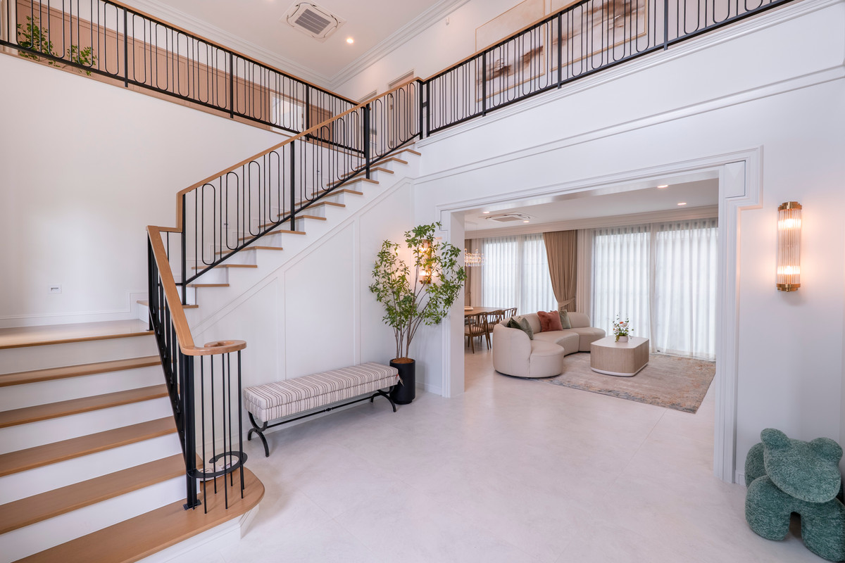 For RentHousePattanakan, Srinakarin : Narinsiri Krungthep Kreetha Private Luxury Detached House, Ready to Move In Please call: 062-496-6454