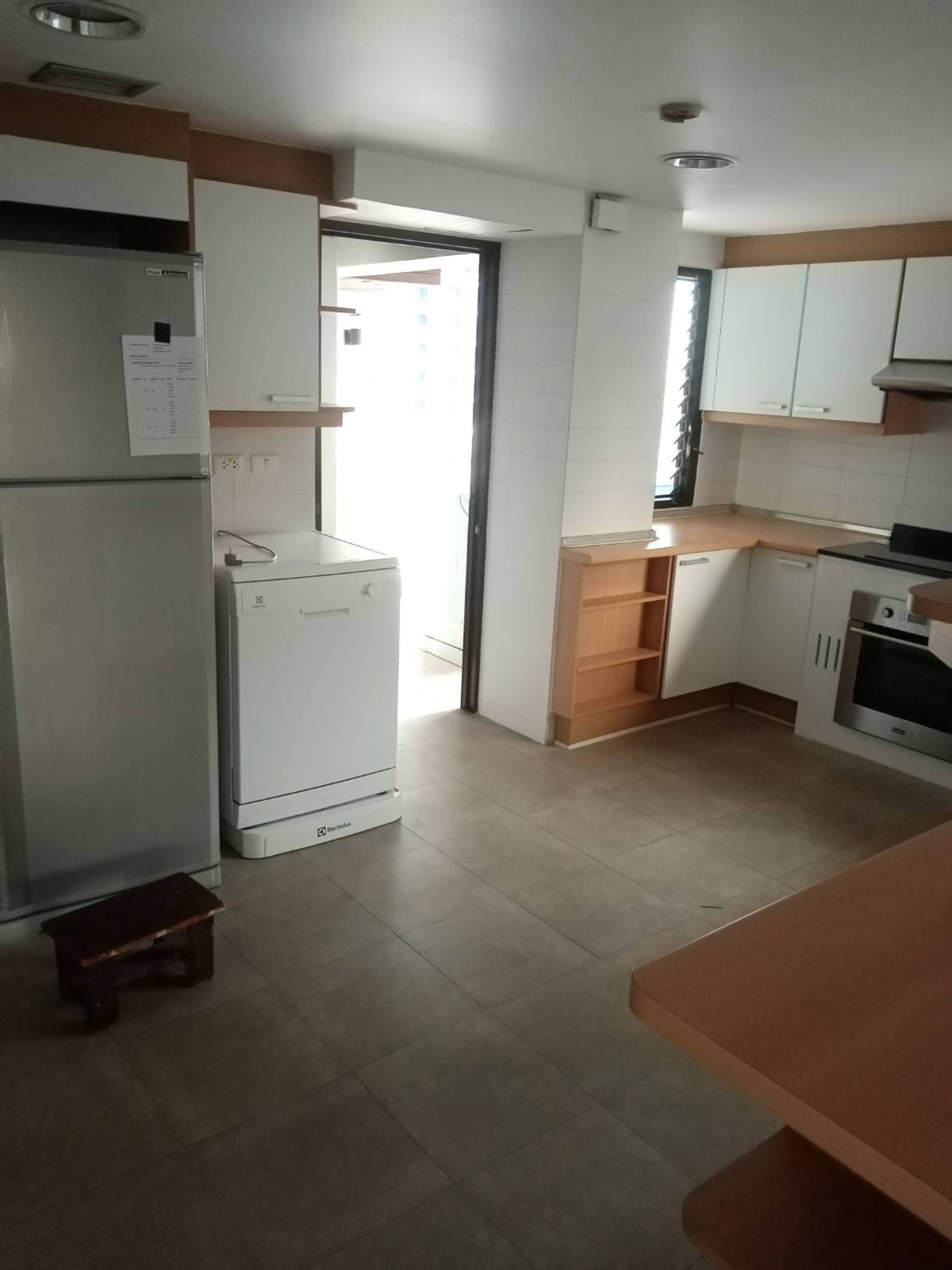 For RentCondoWitthayu, Chidlom, Langsuan, Ploenchit : Ambassador Court 250 sq.m. Please add LINE ID @806qphgn o8415o5483